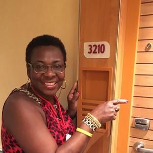 Meet your Posher, Sharon